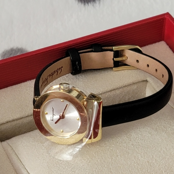 Salvatore Ferragamo watchp - Picture 5 of 8